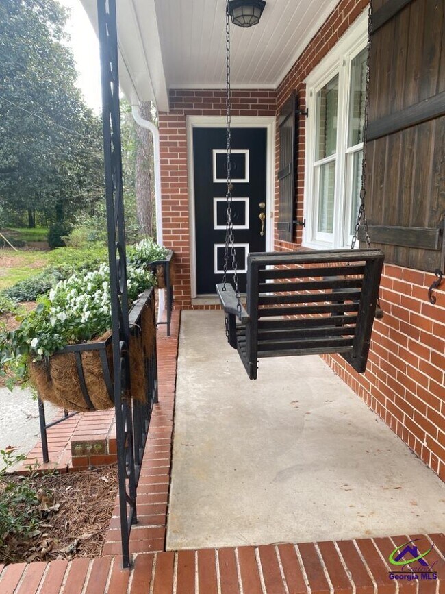 Photo - 2740 Northwoods Dr S