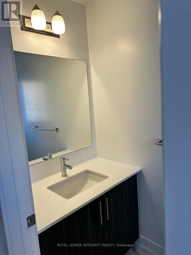 Photo - 70 Arinto Pl