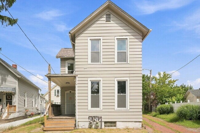 Building Photo - 4212 Apple Ave Unit 1