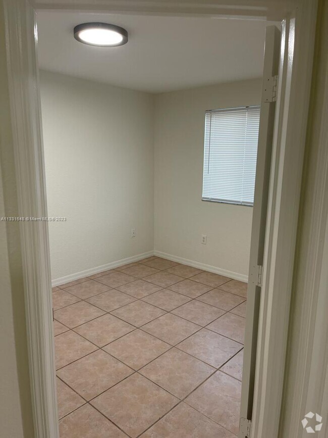 Building Photo - 5705 NW 109th Ave Rental