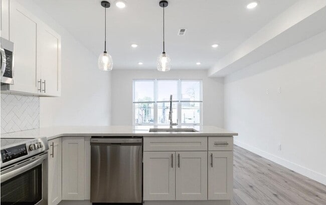 Photo - 2429 W Thompson St