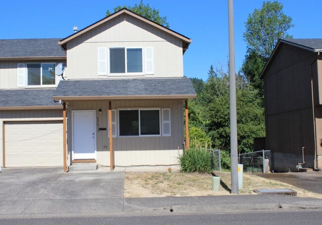 Building Photo - 3 bedroom, 2 1/2 bath home in quiet Scappo...