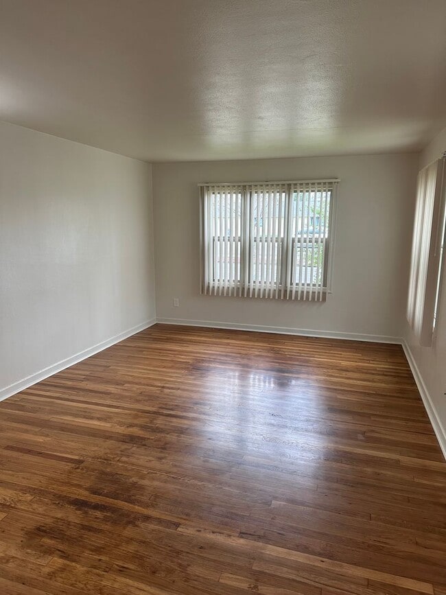 Photo - 1/2 Off 2nd Month's Rent Unidad 03-944