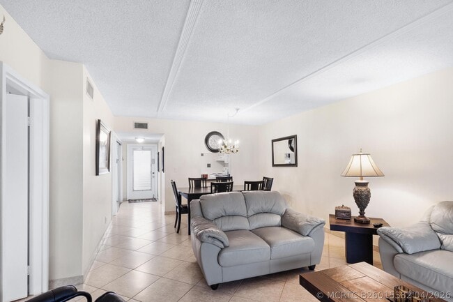 3 Abbey Ln Unit 102