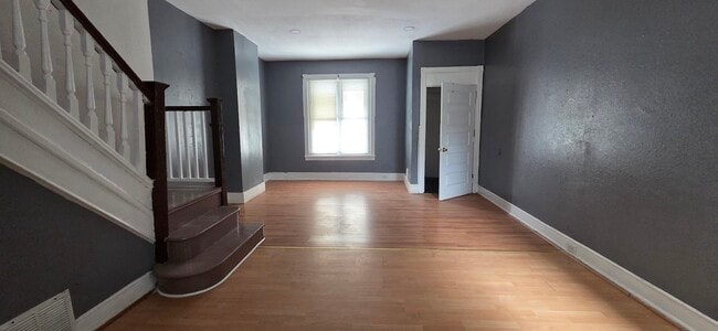 Photo - 5415 Pine St