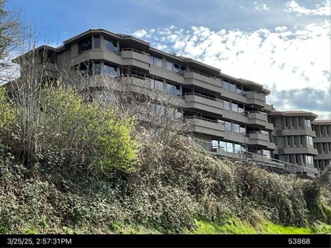 Building Photo - Spacious 2 Bedroom Condo for Rent in the F... Unit 306