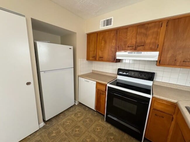 Photo - POM1857 Unit B