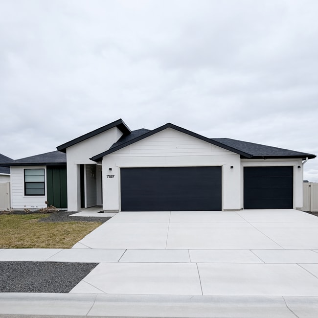 Building Photo - 7557 E Flyway St