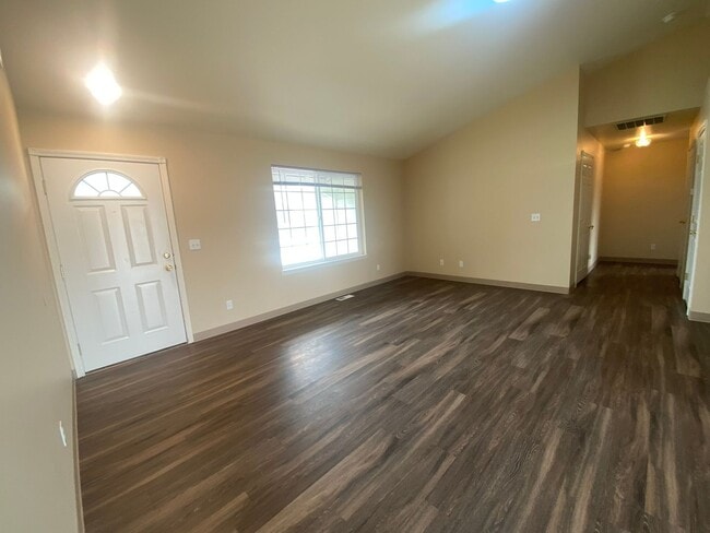 Photo - 3 Bedroom 2 Bathroom Home for Rent!