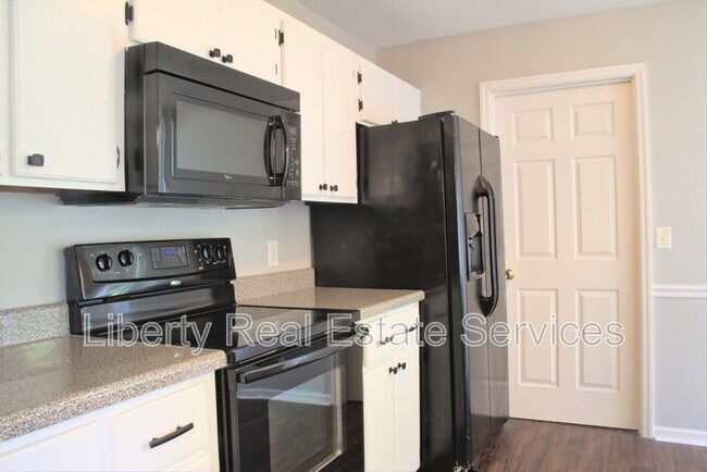 Photo - 2356 Rowe St