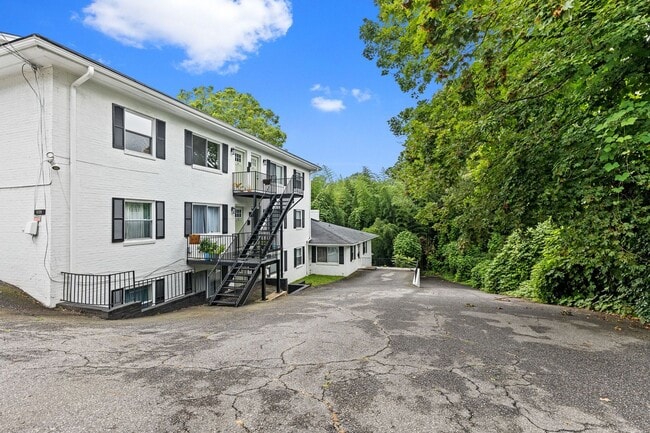 Photo - 1121 W End Blvd