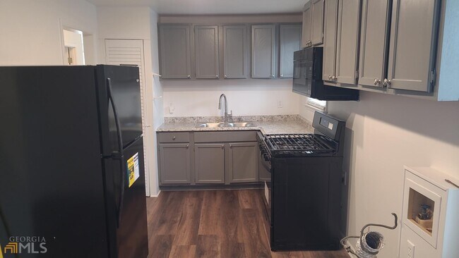 Photo - 715 Edwards Ave