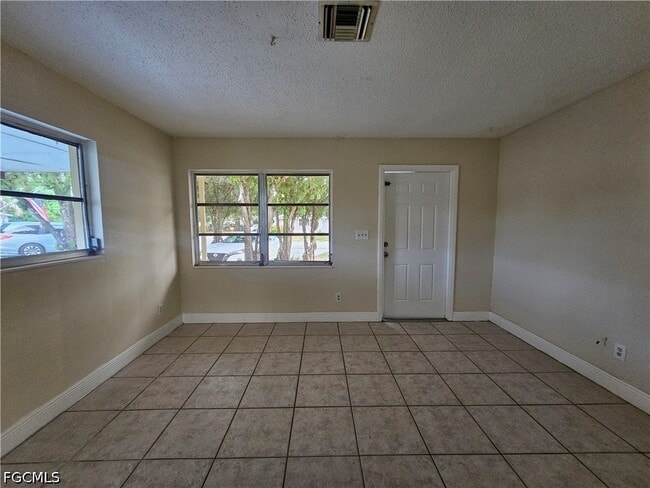 Photo - 423 Morgan Cir S