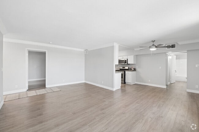 2BR, 2BA - 900SF - Living Room