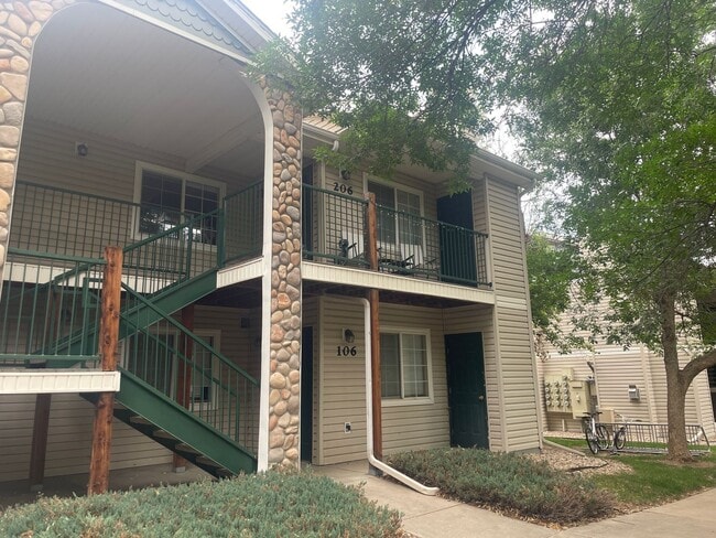Building Photo - 2 Bed, 2 Bath Condo Minutes from CSU Campu...