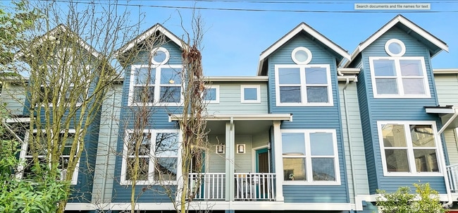 Building Photo - West Seattle Townhouse