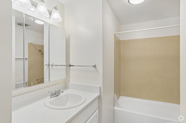 2BR, 1BA - 1,000SF - Bathroom - Meadow Creek Apartments