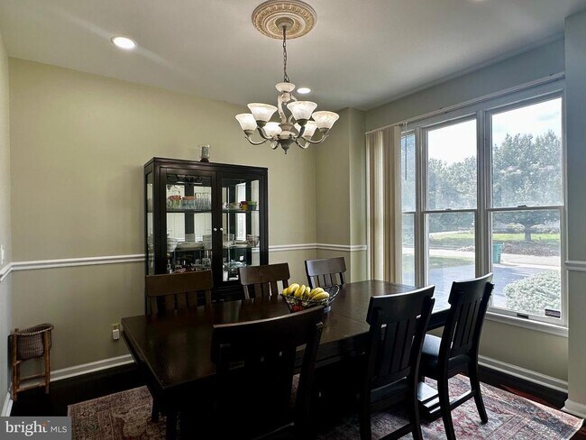 25 Knight Dr E