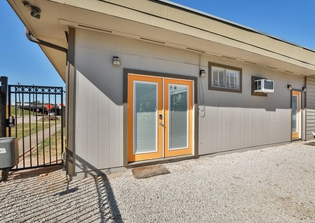 Photo - 2215 Cleburne St