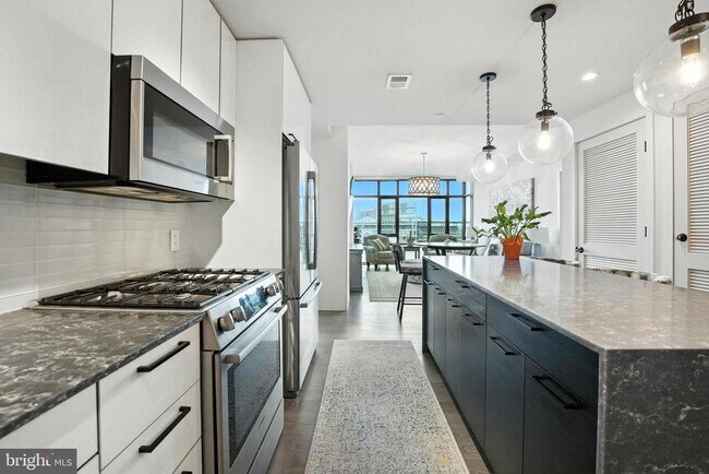 Photo - 70 N St SE Unit N913