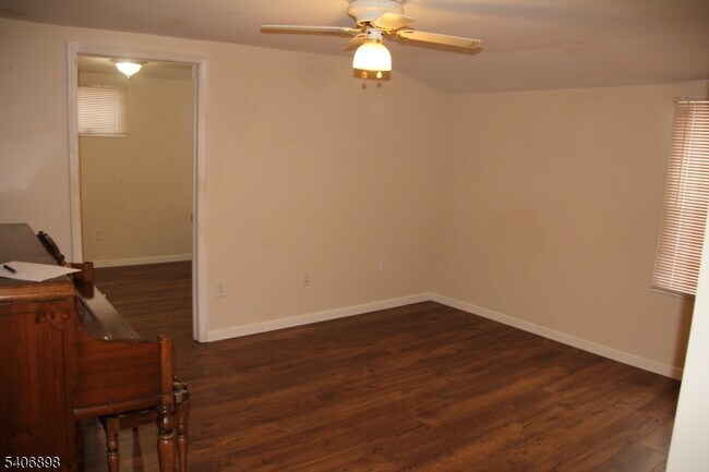 Photo - 31 Ringwood Ln