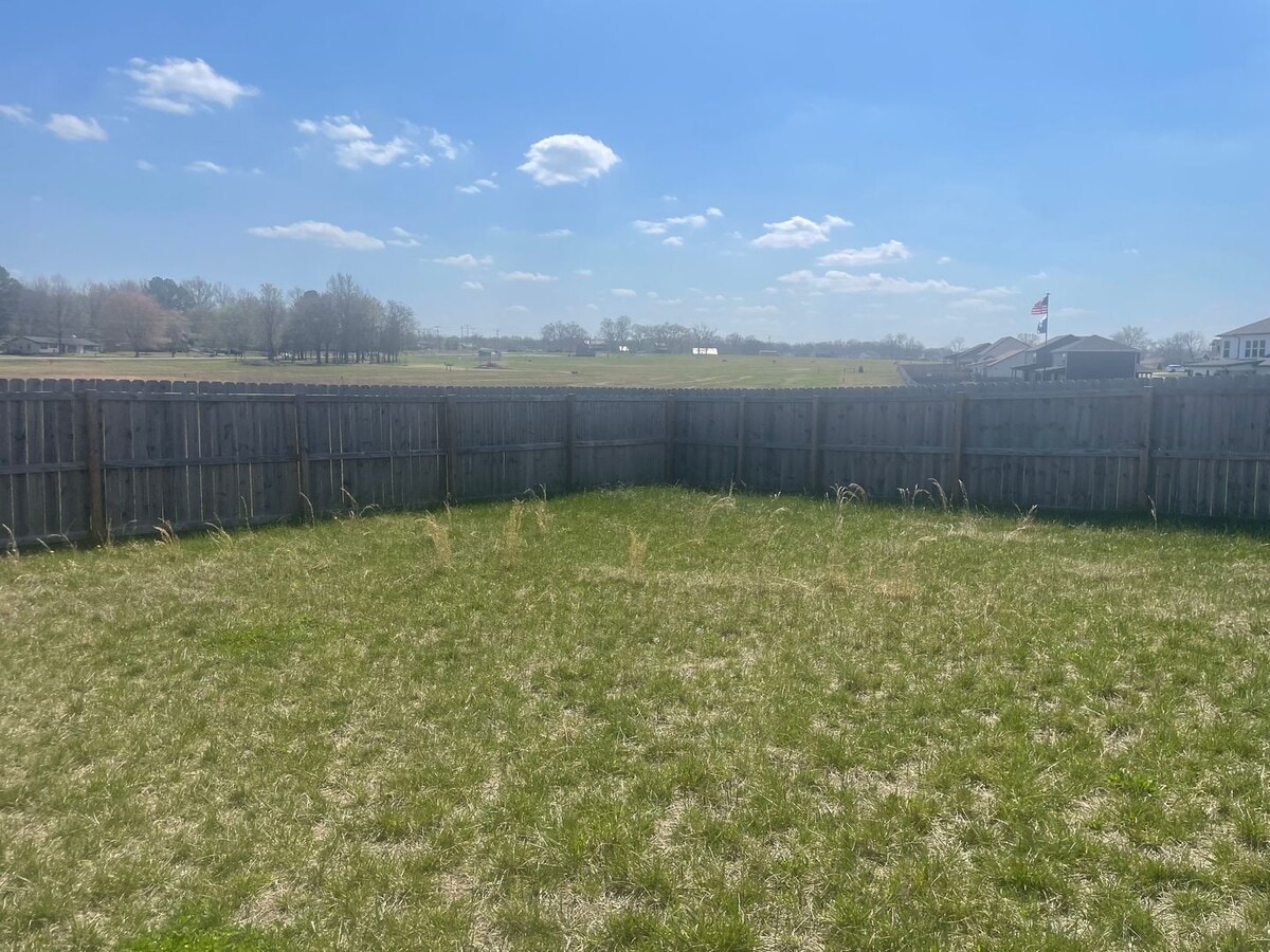 Photo - 3 Bedroom Pet Friendly Home For Rent!