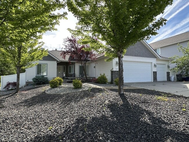 Building Photo - Spacious One-Level Living – 3 Bedrooms, 2 Baths, Central Valley School District