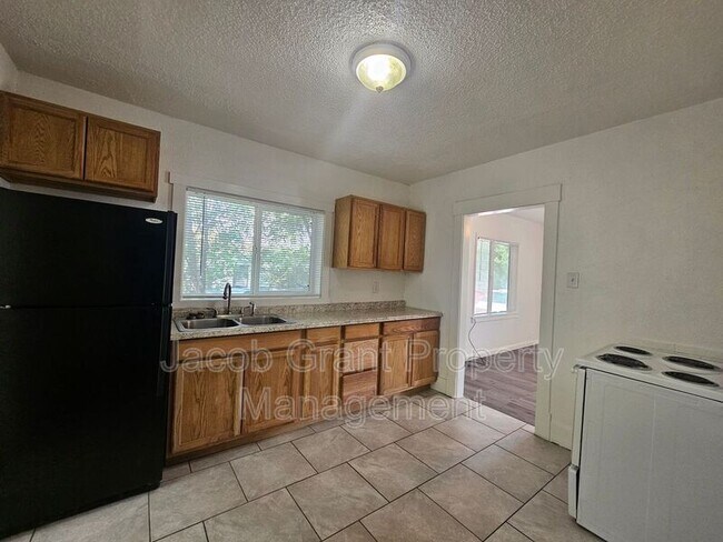 Photo - 235 W 1 Unit 2