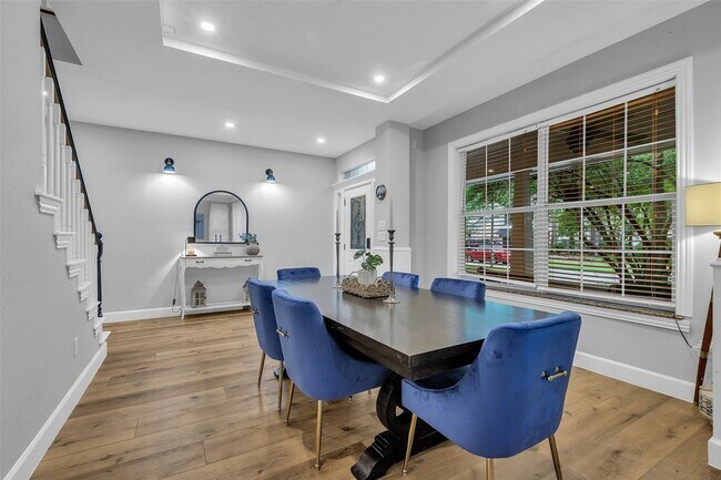 Photo - 211 Maple Path Pl