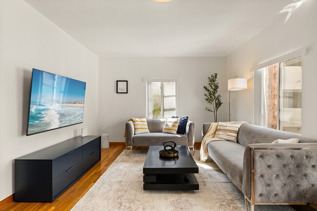 Photo - 1169 Amherst Ave Unidad #1173-1/2