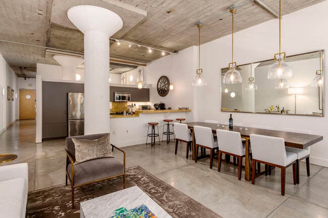 Building Photo - 300 Beale St Unit 304