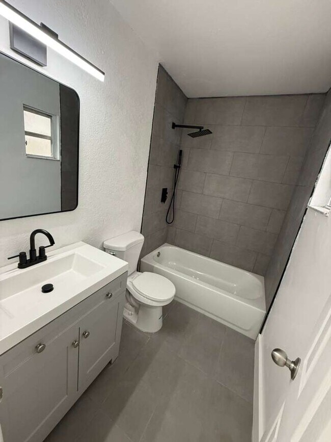 Photo - 3/2 Tampa Available NOW !!