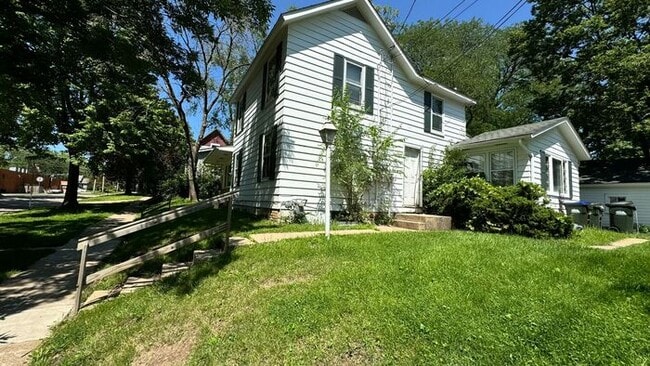 Photo - $2,100 | 4 Bedroom, 1.5 Bathroom Multi Flo...