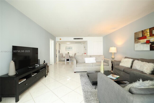 Photo - 5151 Collins Ave Unit 927