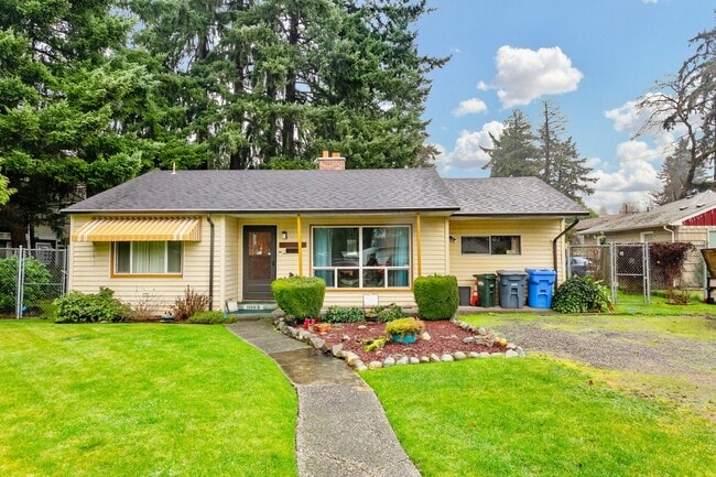 Building Photo - AVAILABLE FOR RENT – Beautiful 4BD / 3BA Home in Tacoma!