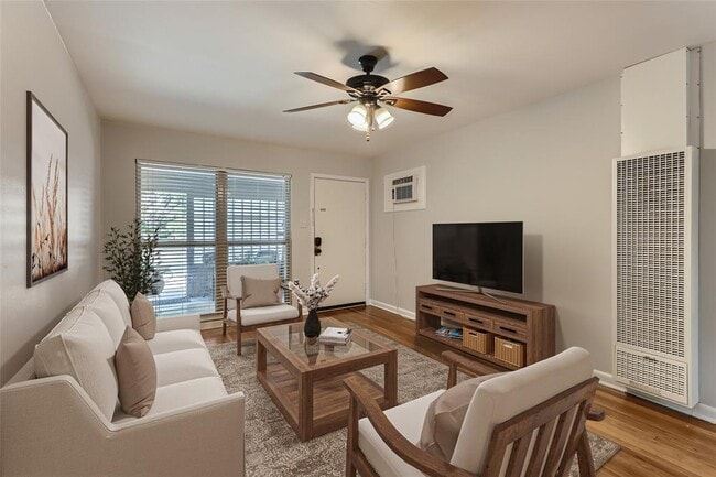 Photo - 1016 Chevy Chase Dr