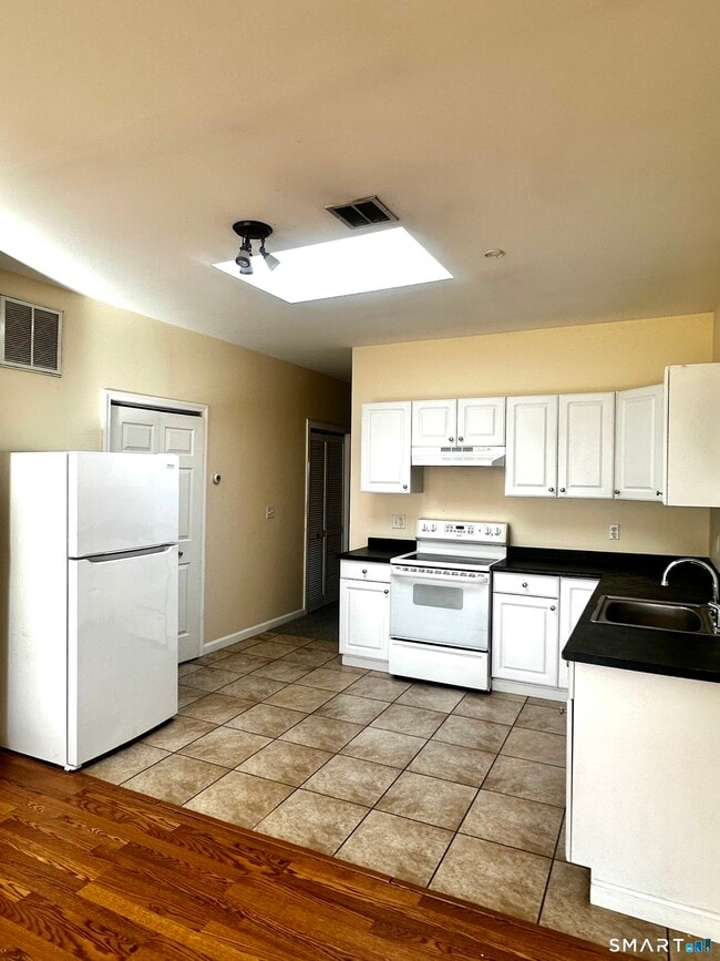 Photo - 32 W Main St