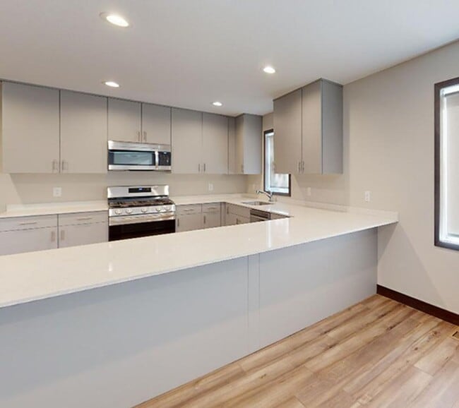 Photo - 930 17th Ave SE Unidad #2