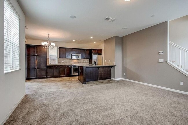1504 N Vanguard Way