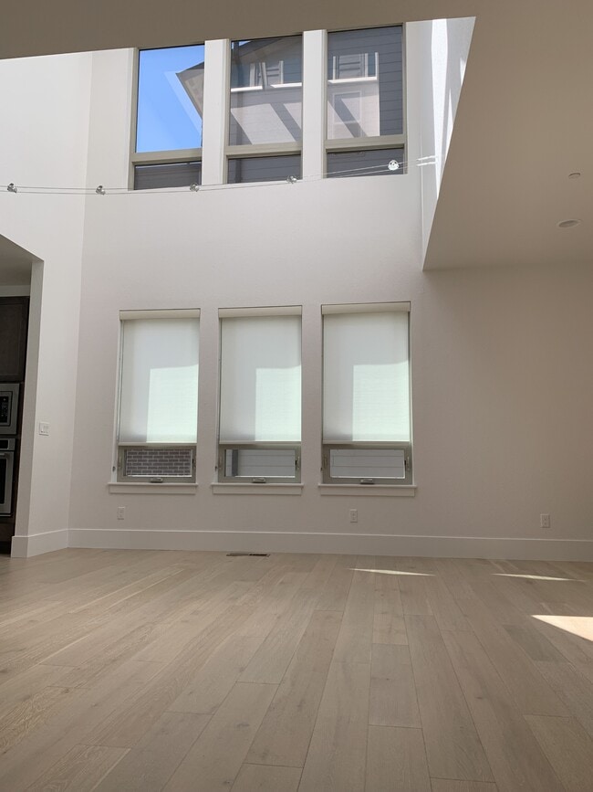 Photo - 525 Promenade Dr