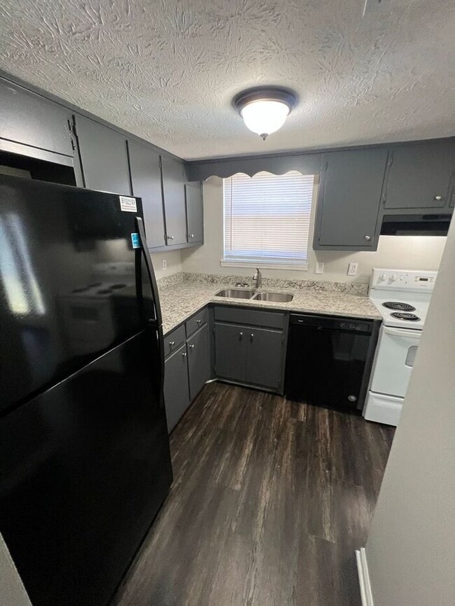 Photo - Ready Now!!! 2 bedroom 1.5 bath townhome off of Lenora Church Rd.!!