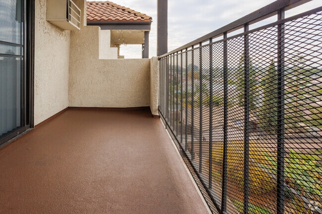 2BR, 2BA - 1050SF