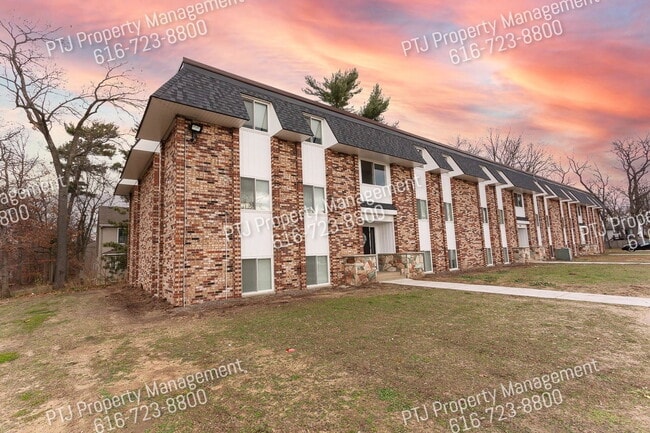 Building Photo - 4742 Eastern Ave SE Unit 106