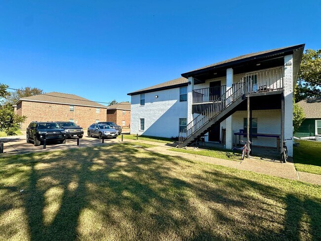 1231 Wood Ave Unit B