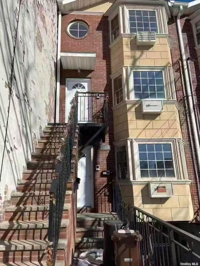 Photo - 10-03 36th Ave