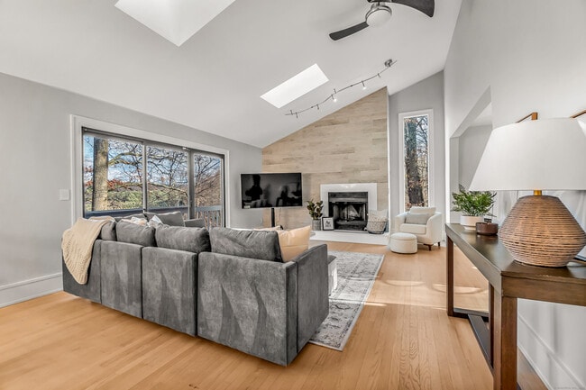 Photo - 520 Walnut Tree Hill Rd