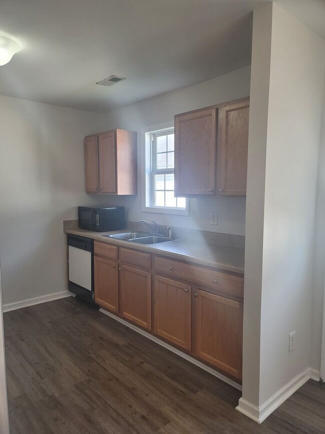 Photo - 4 Bedroom 3 Full Bath Ranch Home located Minutes from CAMPBELL UNIVERSITY!