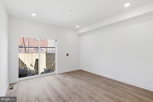 Photo - 2146 N Franklin St