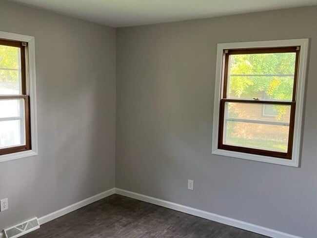 Photo - 3 Bed 1.5 Bath home **Available May***