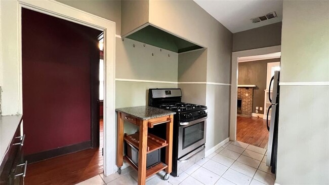 Photo - 707 Upson St